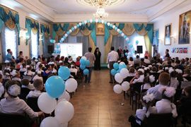 В школе князя Владимира состоялась торжественная линейка, посвященная празднику Последнего звонка