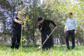  Берёзки памяти: в Ленинском прошла экологическая акция «Зелёная планета»