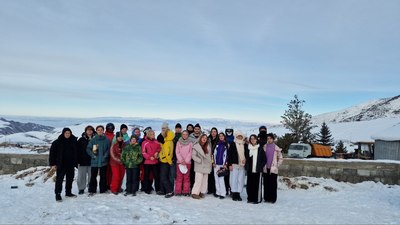 Команда проводившая Архиерейские елки, отдохнула на горнолыжной базе