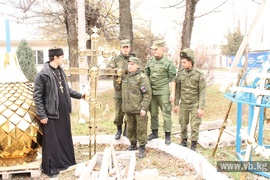 На территорию авиабазы ОДКБ Кант доставлены купола и кресты для строящейся церкви